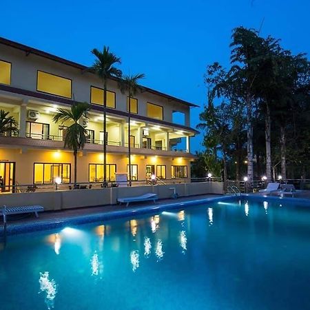 Hotel Rainforest Sauraha Kültér fotó
