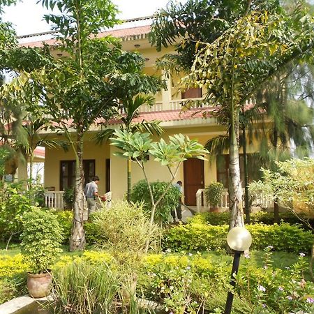 Hotel Rainforest Sauraha Kültér fotó