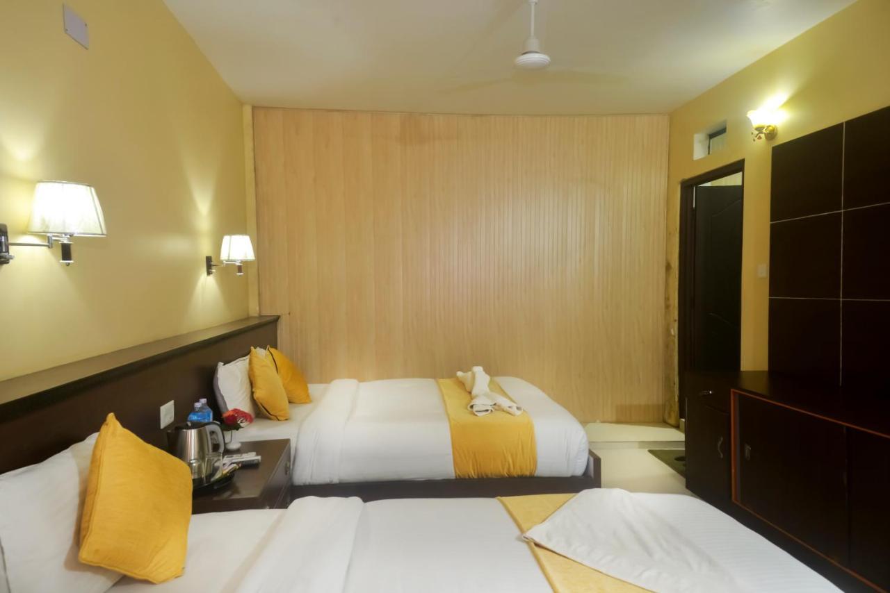 Hotel Rainforest Sauraha Kültér fotó