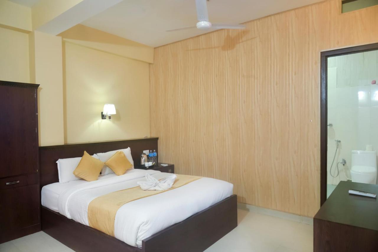 Hotel Rainforest Sauraha Kültér fotó