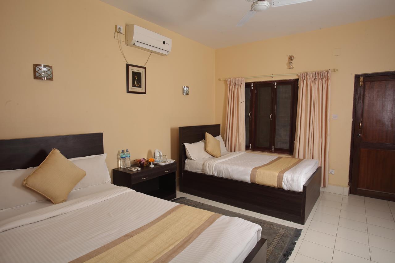Hotel Rainforest Sauraha Kültér fotó
