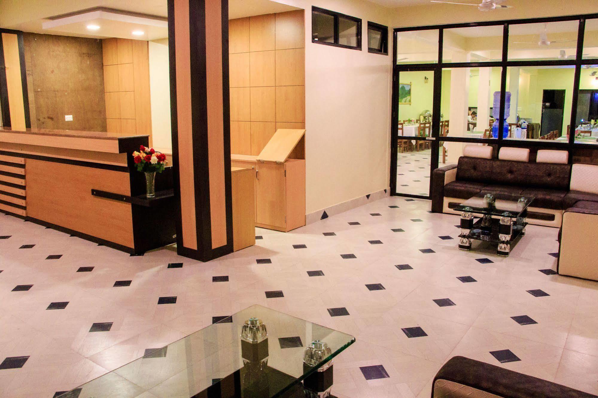 Hotel Rainforest Sauraha Kültér fotó