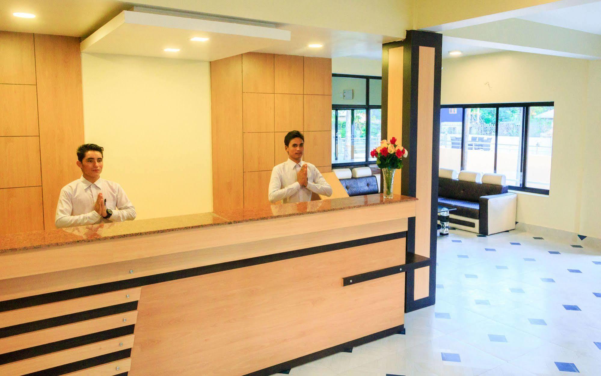 Hotel Rainforest Sauraha Kültér fotó