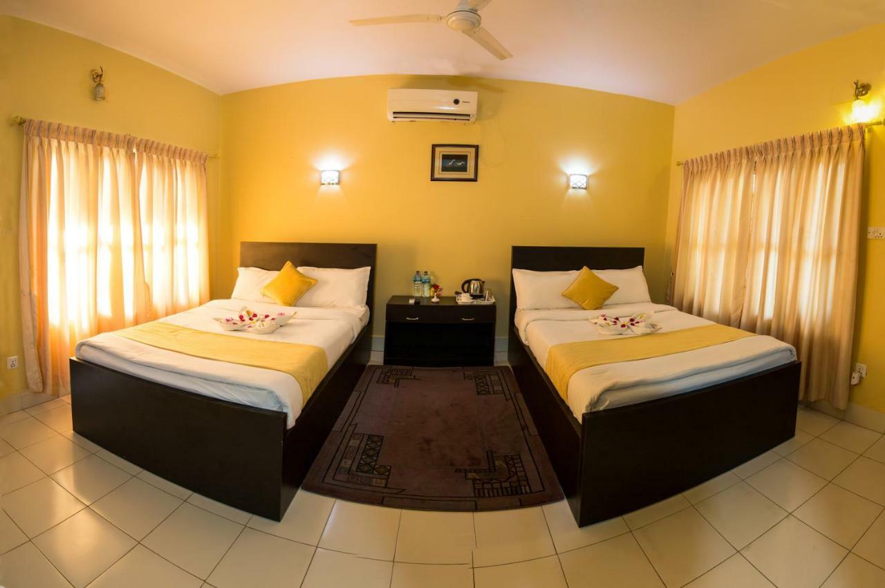 Hotel Rainforest Sauraha Kültér fotó