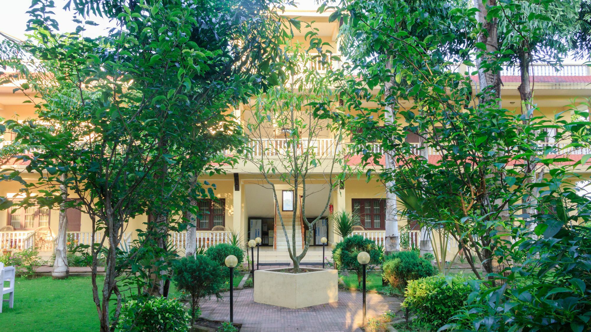 Hotel Rainforest Sauraha Kültér fotó