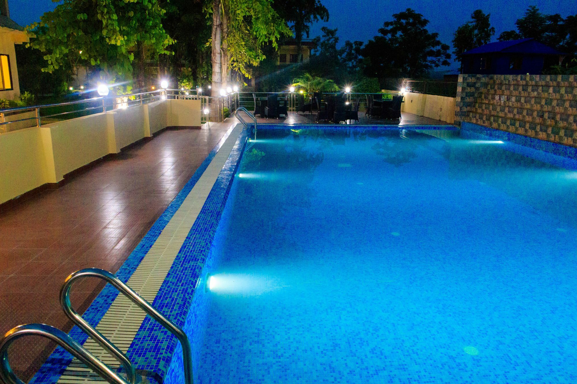 Hotel Rainforest Sauraha Kültér fotó